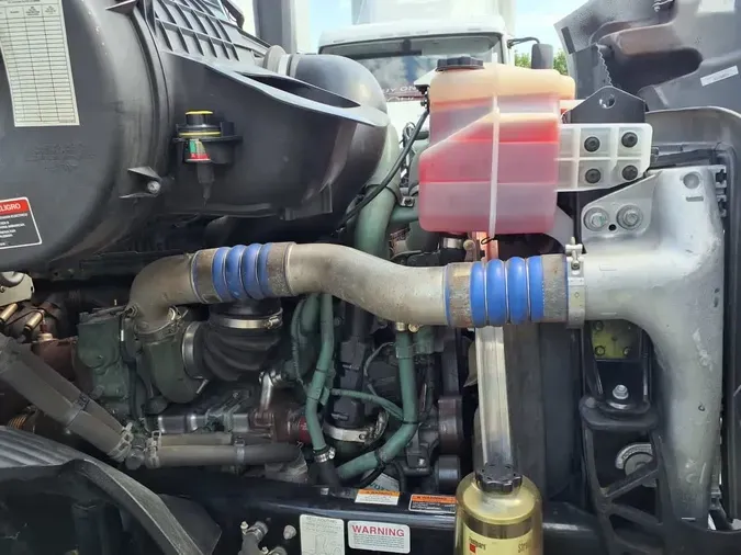 2020 VOLVO VNR64T-640