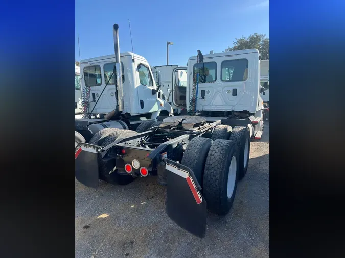 2017 FREIGHTLINER/MERCEDES CASCADIA 113