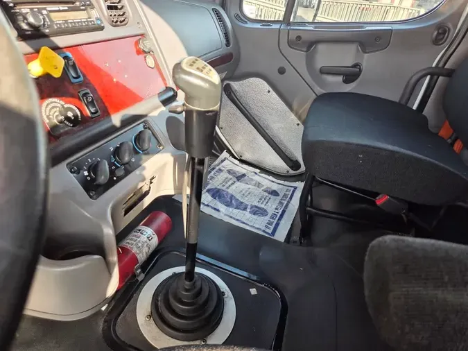 2017 FREIGHTLINER/MERCEDES M2 106