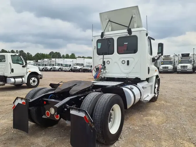 2020 FREIGHTLINER/MERCEDES CASCADIA 113