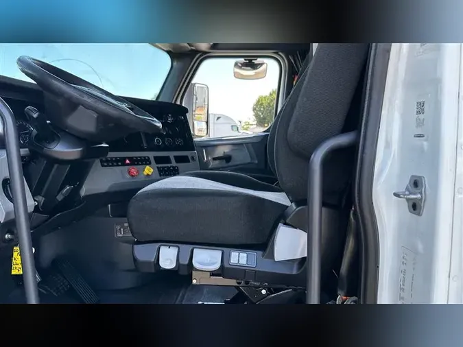 2019 FREIGHTLINER CA126