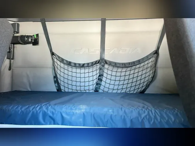 2021 Freightliner Cascadia 126