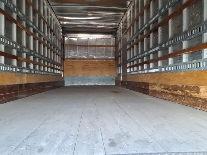 2018 FREIGHTLINER M2 106