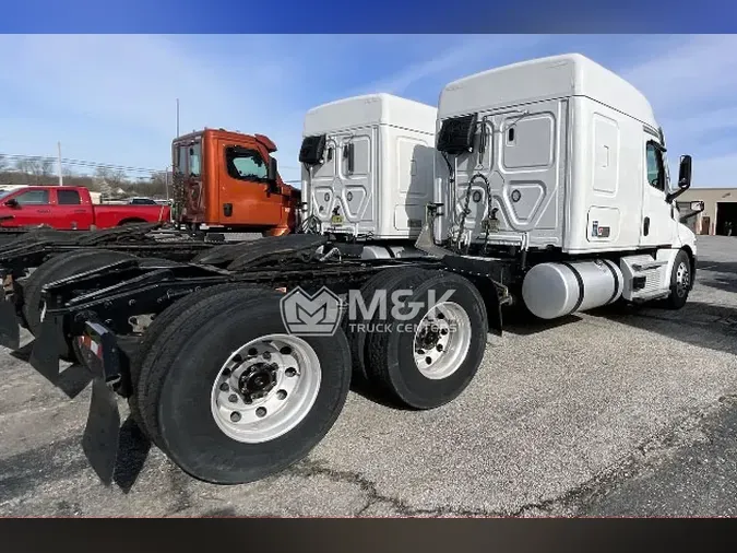 2022 FREIGHTLINER Cascadia 126