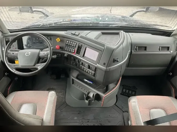 2025 VOLVO VNL64T740dd50c09148a5647388adf618ebb2e276
