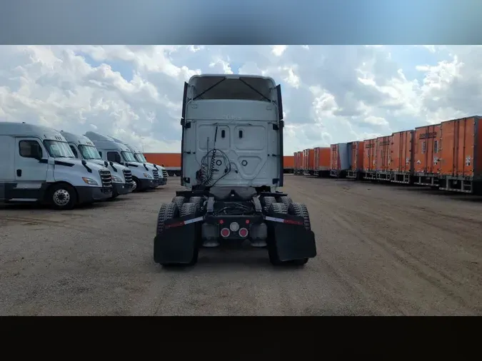2020 Freightliner Cascadia 126