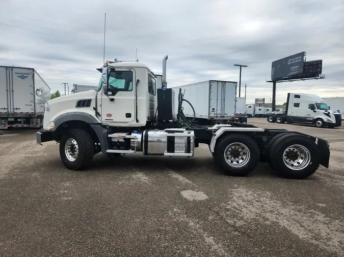 2020 MACK GR64BT