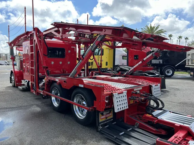 2022 Peterbilt 389