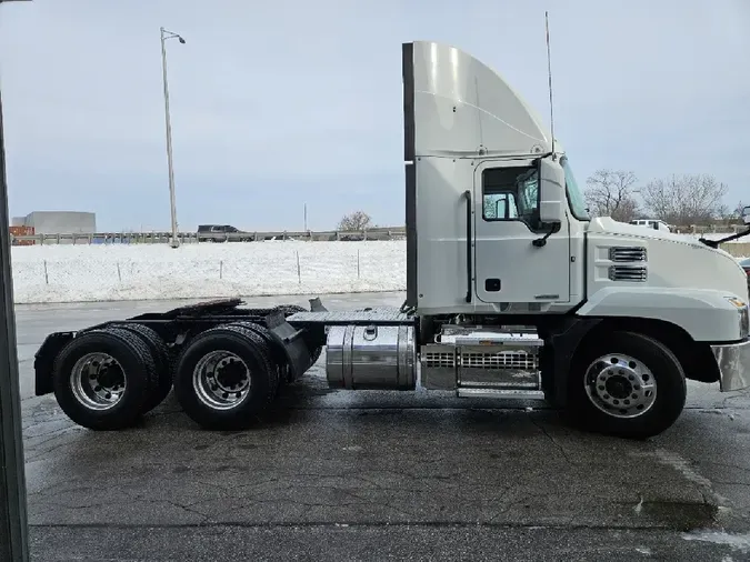 2022 MACK AN64T