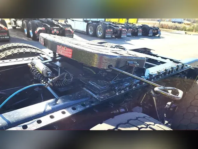 2019 INTERNATIONAL RH613