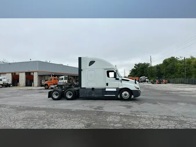 2020 Freightliner Cascadia 126