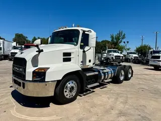 2022 MACK AN64T