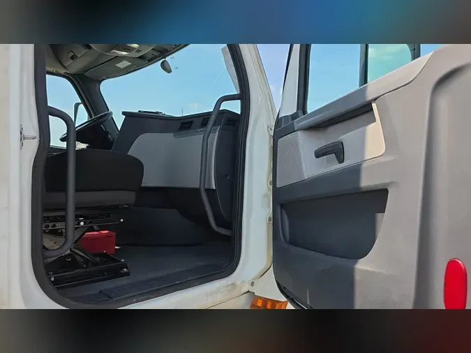 2019 Freightliner Cascadia 126