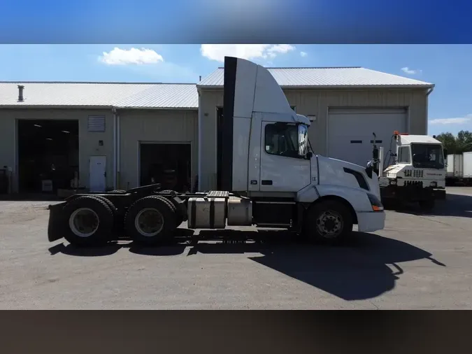 2016 Volvo VNL300