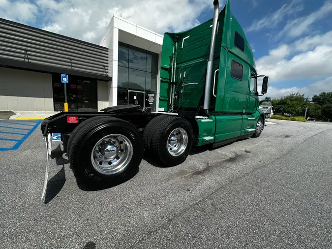 2021 Volvo VNL64T860