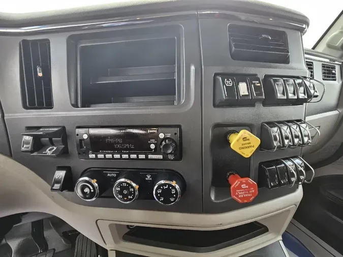 2023 PETERBILT 567