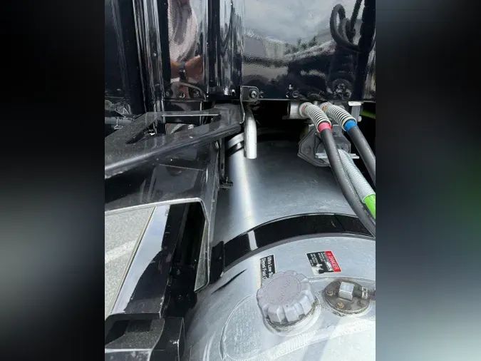 2021 VOLVO VNL64T760