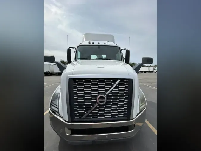 2019 VOLVO VNL64T-300