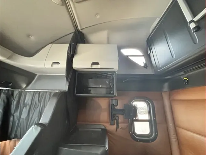 2021 Freightliner Cascadia 126