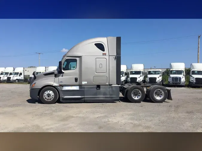2022 Freightliner Cascadia 126dd746e2a3043653c90b2751511bbd978