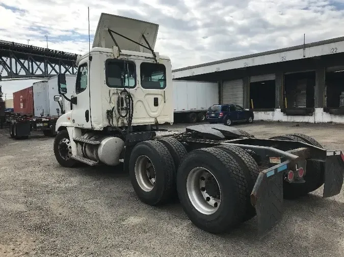 2017 Freightliner X12564ST