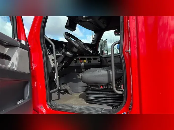 2021 FREIGHTLINER CA116