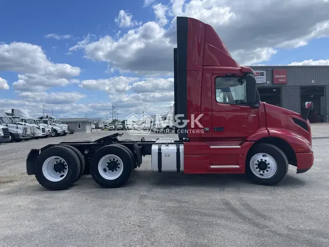 2020 VOLVO VNR64T300