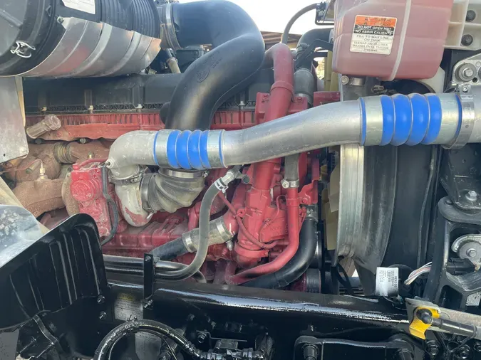 2022 MACK GR64F