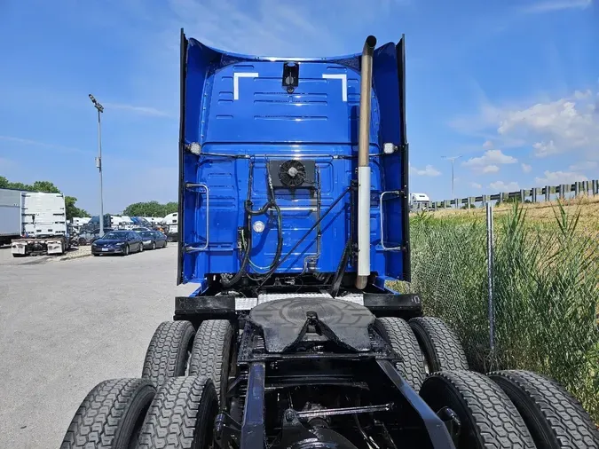 2020 VOLVO VNL64T860