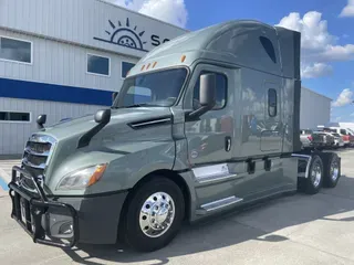 2020 Freightliner Cascadia 126