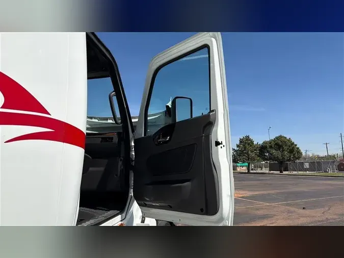 2022 INTERNATIONAL LT