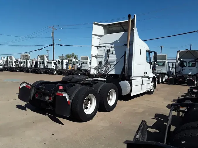 2020 VOLVO VNR64T-640