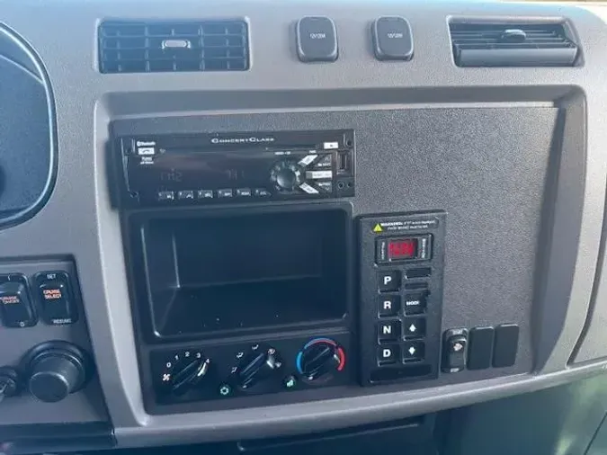 2019 Peterbilt 325