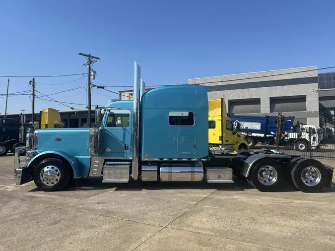 2023 Peterbilt 389