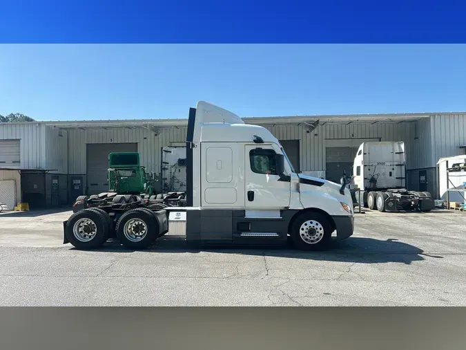 2021 Freightliner Cascadia 126