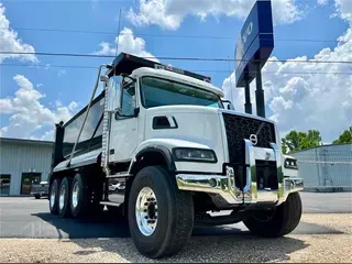 2025 VOLVO VHD84F300