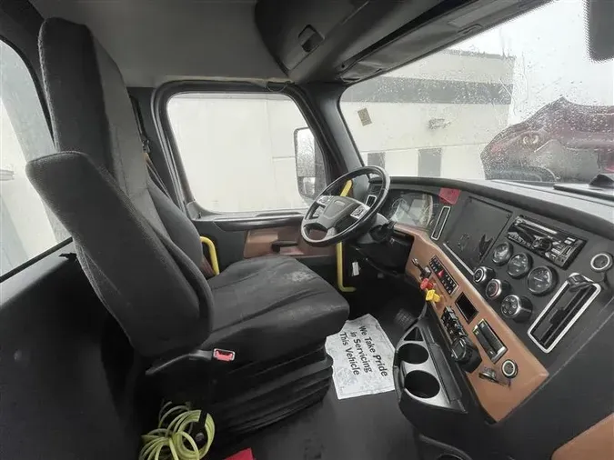 2019 FREIGHTLINER CA126