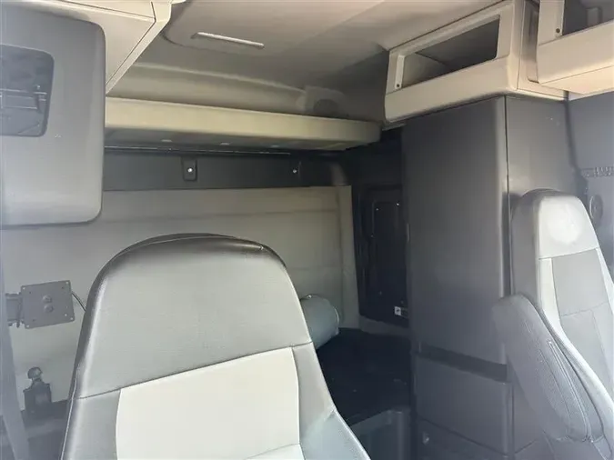 2019 FREIGHTLINER CA126