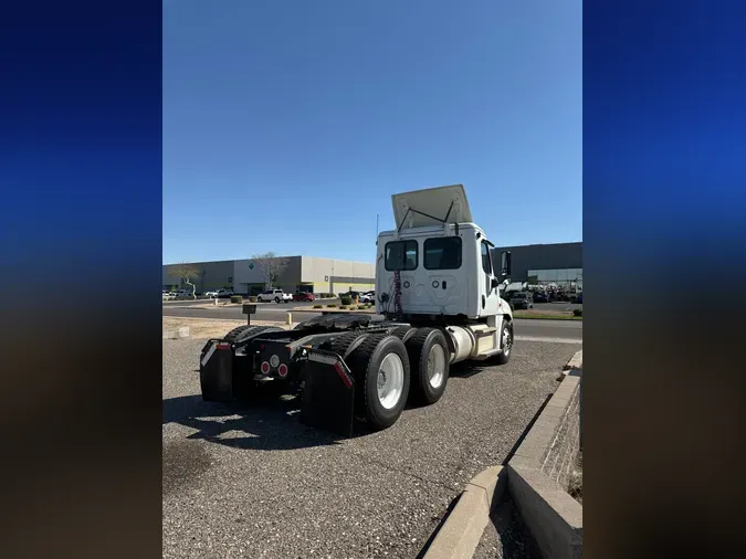 2019 FREIGHTLINER/MERCEDES CASCADIA 125