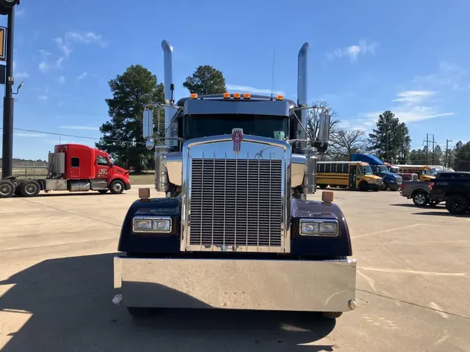 2023 Kenworth W900L