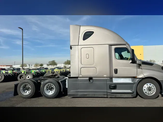 2024 Freightliner Cascadia 126