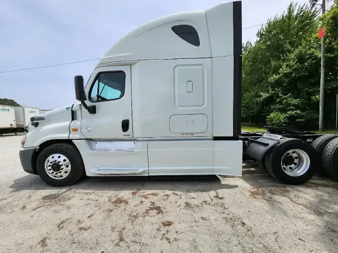 2019 Freightliner X12564ST