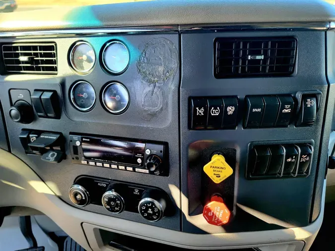 2022 Peterbilt 579ddb94e40bc8c10682521d8a02032677d