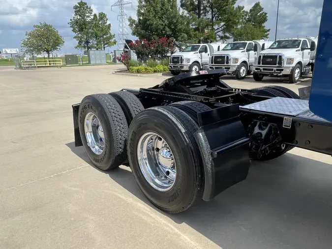 2023 Peterbilt 389