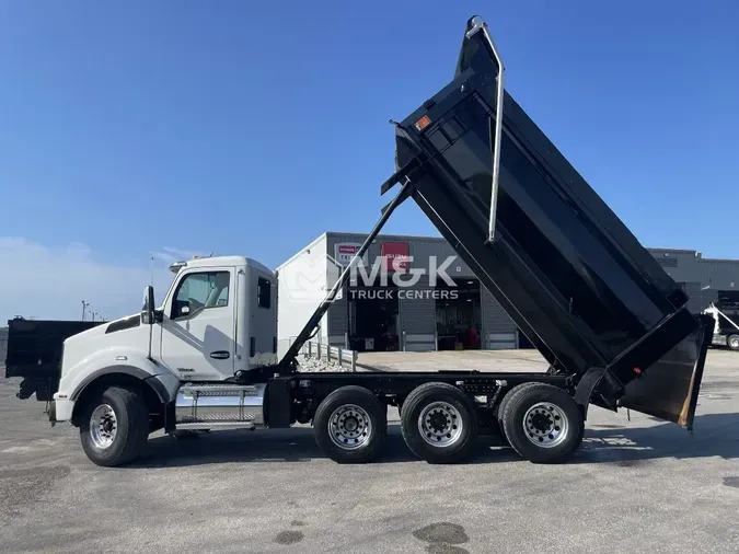 2022 KENWORTH T880