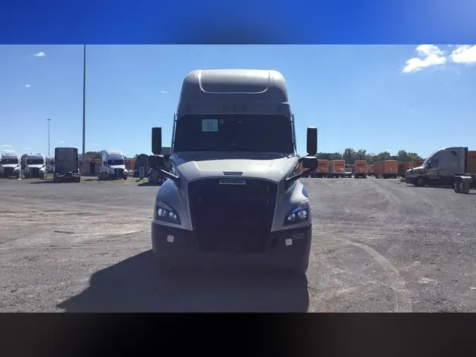 2021 Freightliner Cascadia 126