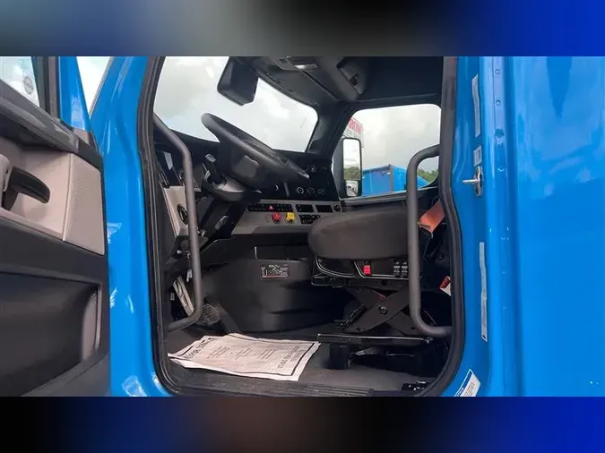 2022 FREIGHTLINER CA126