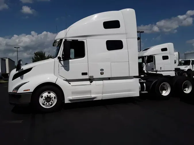 2020 VOLVO VNL64T-760
