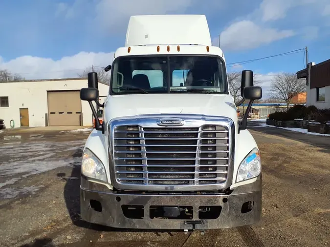 2019 FREIGHTLINER/MERCEDES CASCADIA 125ddd2e0e07b42c5ba75f10912647a961a