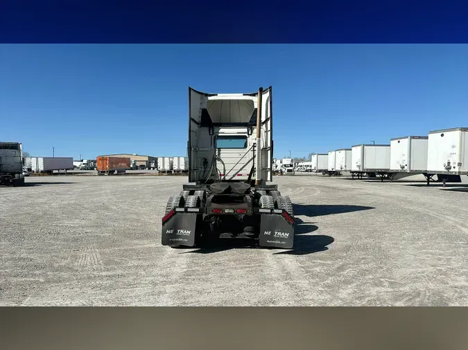 2015 Volvo VNL300